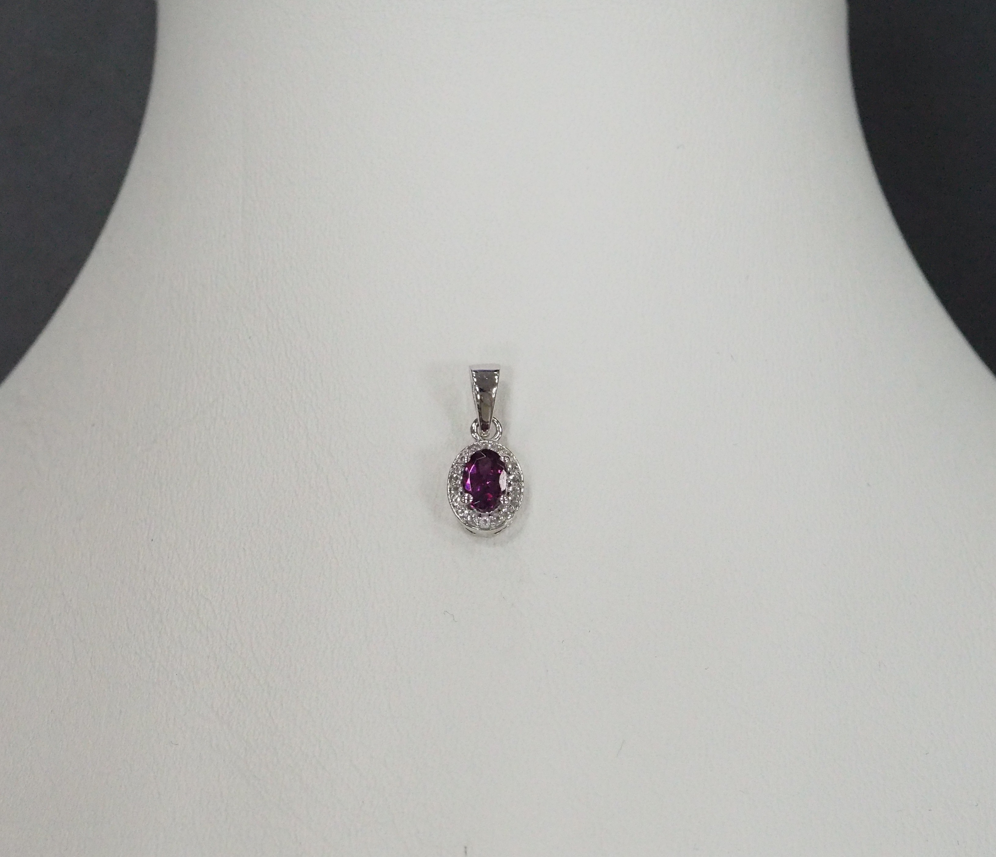 Серебряная подвеска с гранатом Умбалит